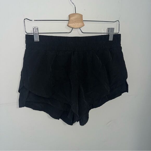 Fabletics Black Run Short - Picture 2 of 7